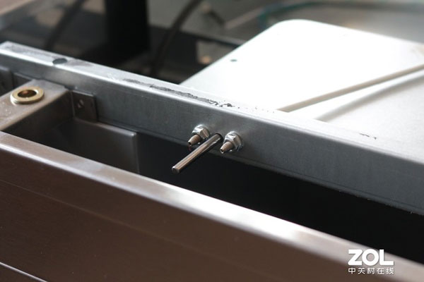 焦点娱乐在集成灶关键部位设置有多个传感器