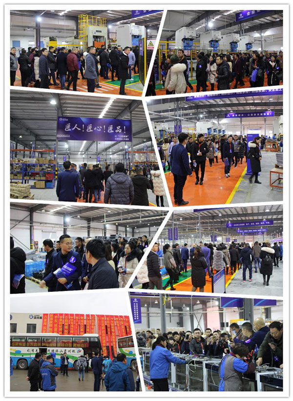 (贵宾们参观焦点娱乐智能智造小镇)