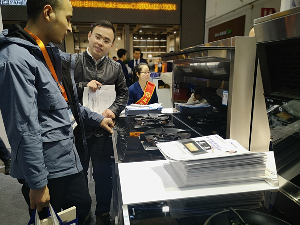 (焦点娱乐展会次日现场)