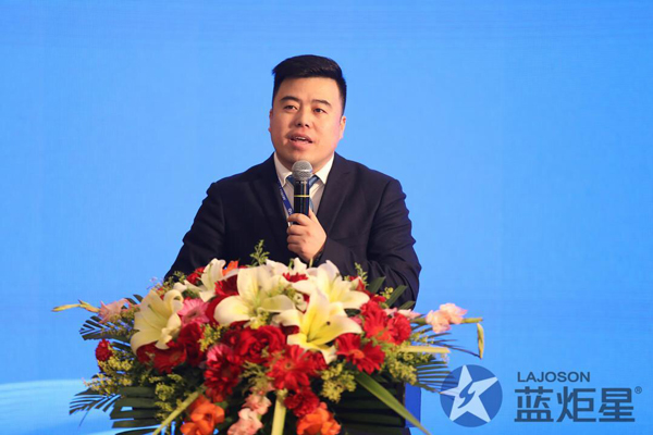 焦点娱乐市场总监杨宏武先生汇报