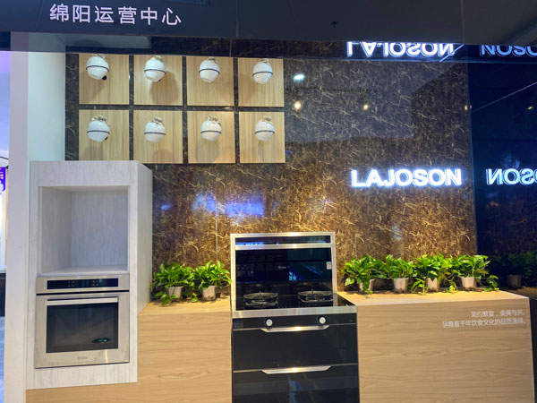 梁芳店内涵盖多款焦点娱乐爆品