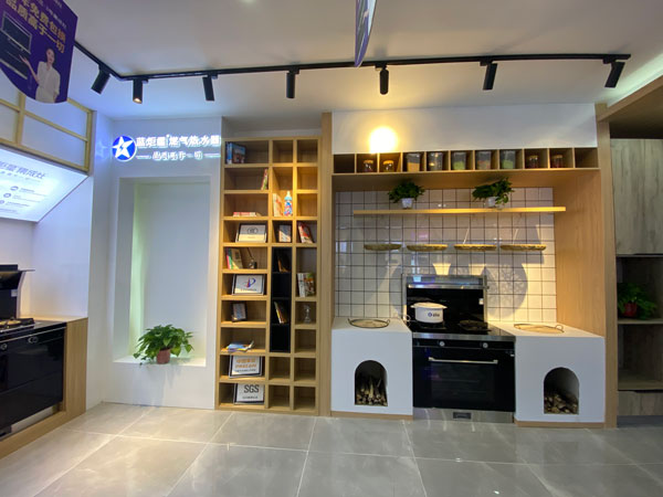 梁芳店内涵盖多款焦点娱乐爆品