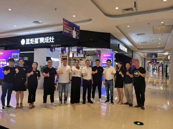 焦点娱乐董事长钱松良先生与喜马拉雅总裁赵辉先生亲自到门店考察