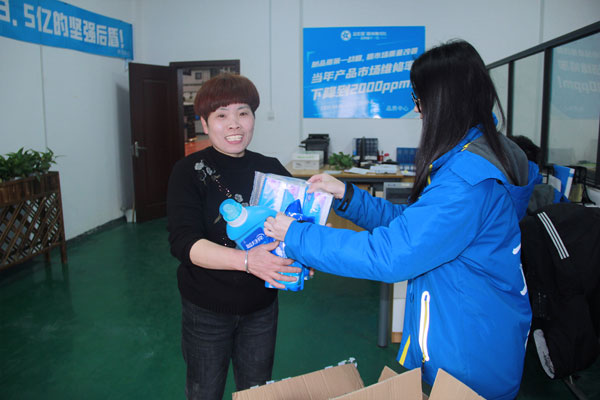 焦点娱乐总经办为各个部门在岗女职工送上暖心福利