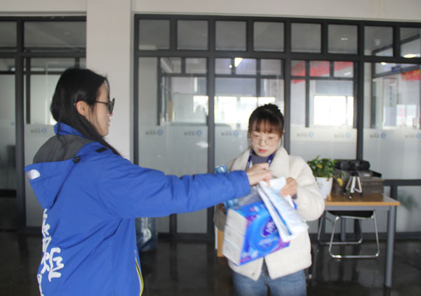 焦点娱乐总经办为各个部门在岗女职工送上暖心福利
