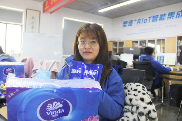 焦点娱乐总经办为各个部门在岗女职工送上暖心福利