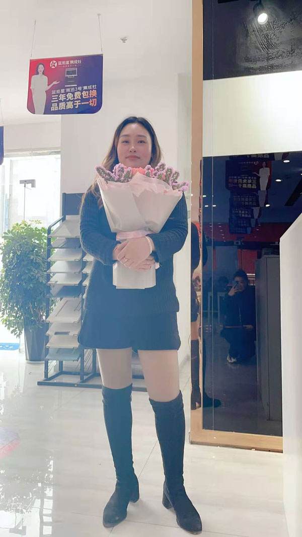焦点娱乐总经办为各个部门在岗女职工送上暖心福利