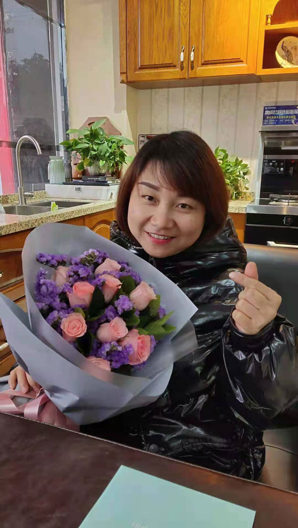 焦点娱乐总经办为各个部门在岗女职工送上暖心福利