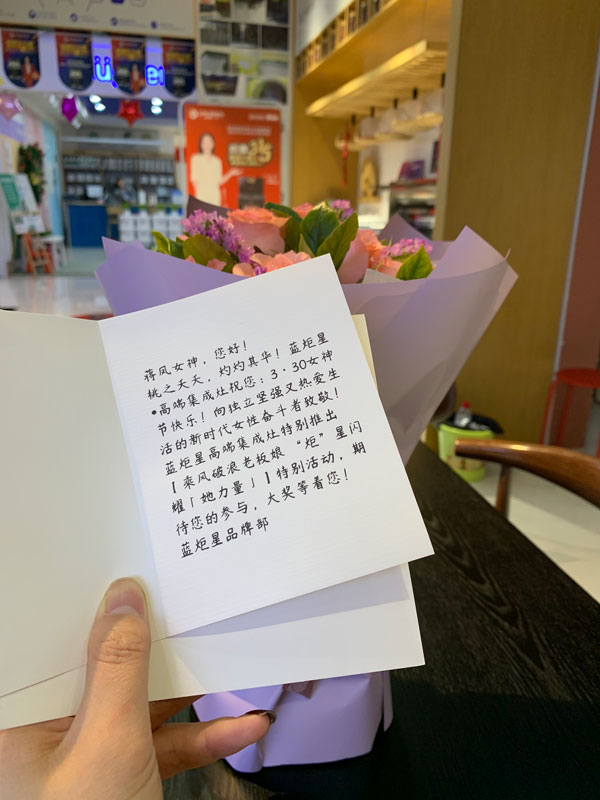 焦点娱乐总经办为各个部门在岗女职工送上暖心福利