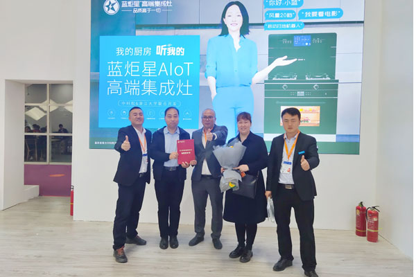 三天展期焦点娱乐展馆吸引众多客户
