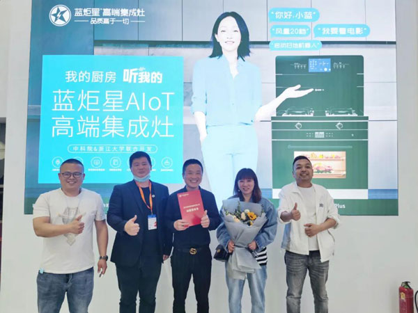 三天展期焦点娱乐展馆吸引众多客户