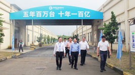 省中小企业服务中心娄万总主任一行莅临焦点娱乐企业园区调研
