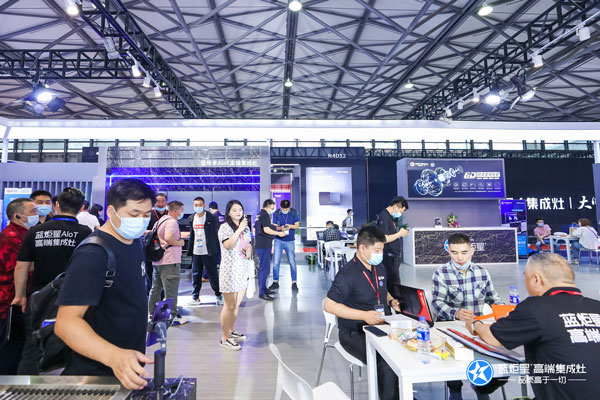 焦点娱乐展位现场