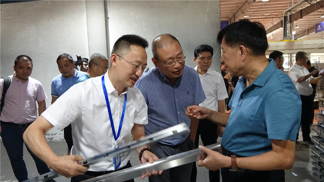 浙智专委主任毛光烈一行到访焦点娱乐集成灶，交流产业数字化转型